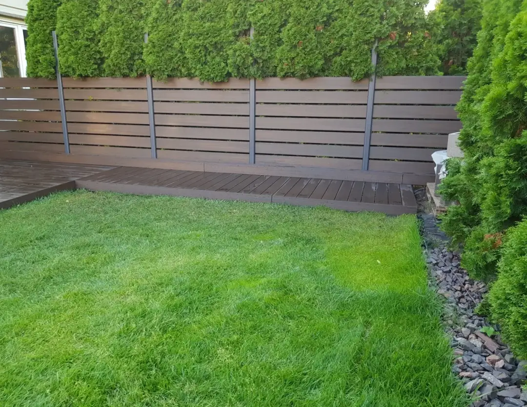 Jak zbudować trwały płot z desek tarasowych: kompletny poradnik