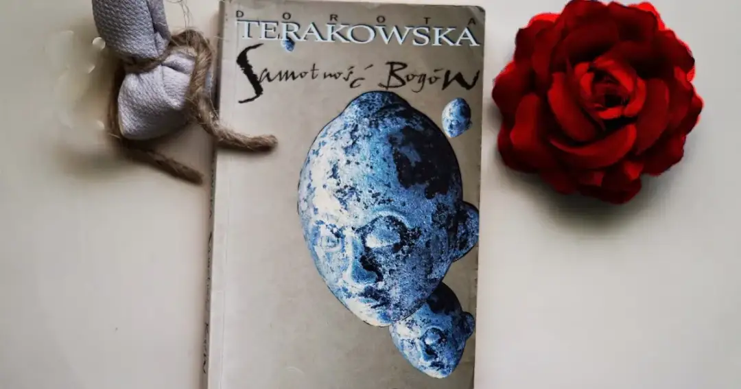 Recenzja książki Samotność Bogów – odkryj jej głębokie znaczenie