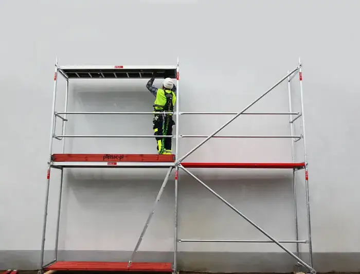 Rusztowanie ramowe Plettac: stabilność i wszechstronność w budownictwie