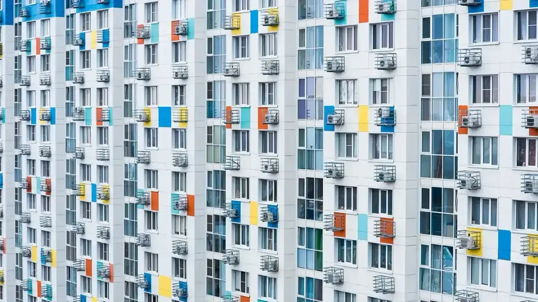 Ile kosztuje założenie klimatyzacji? Sprawdź, by uniknąć wysokich wydatków