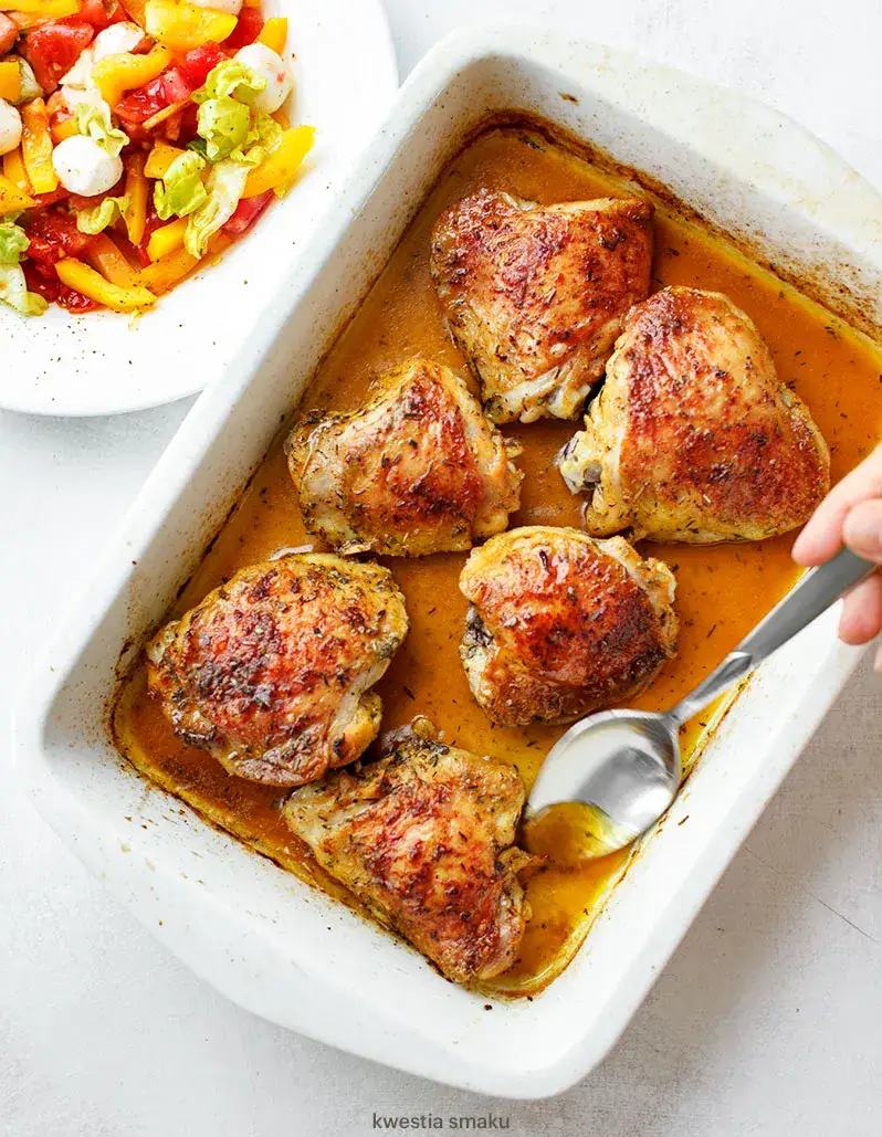 Jak idealnie piec udka z kurczaka, aby były soczyste i chrupiące