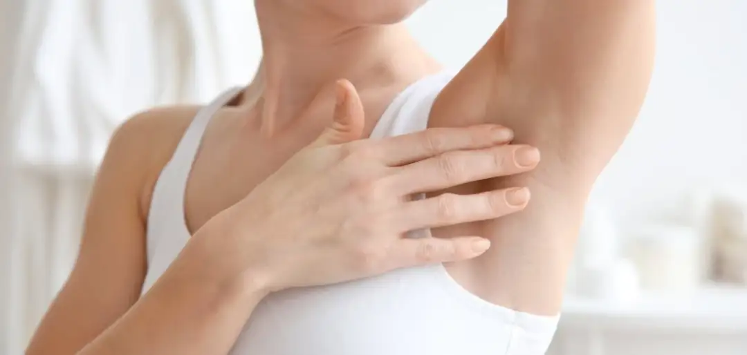 Rumień pod pachą - domowe sposoby na podrażnioną skórę pod pachami