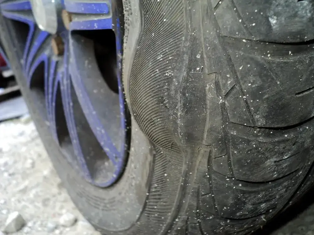 Wybrzuszenie na oponie - Niebezpieczne skutki jazdy i zagrożenia