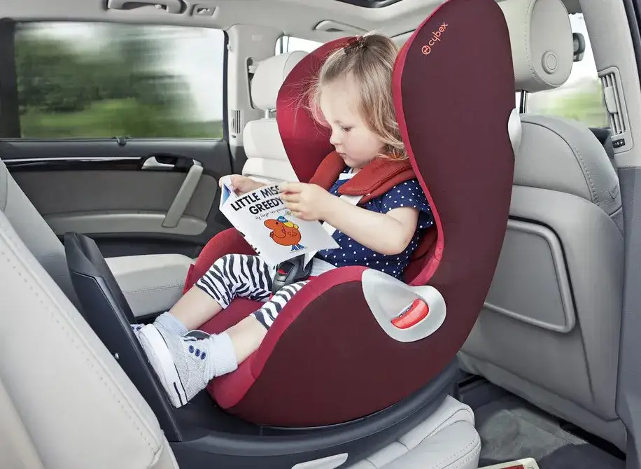 Jak zamontować fotelik w samochodzie 9-36 kg krok po kroku - poradnik rodzica