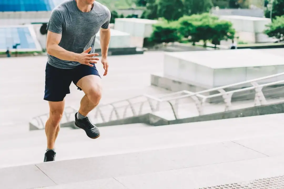 Bieganie po schodach a odchudzanie: skuteczna metoda spalania kalorii