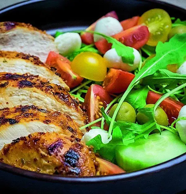 Dietetyczny filet z kurczaka - lekki i smaczny posiłek, idealny na dietę