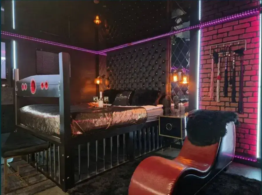 Pokój zabaw z 50 twarzy Greya - mroczne sekrety słynnej sali rozkoszy