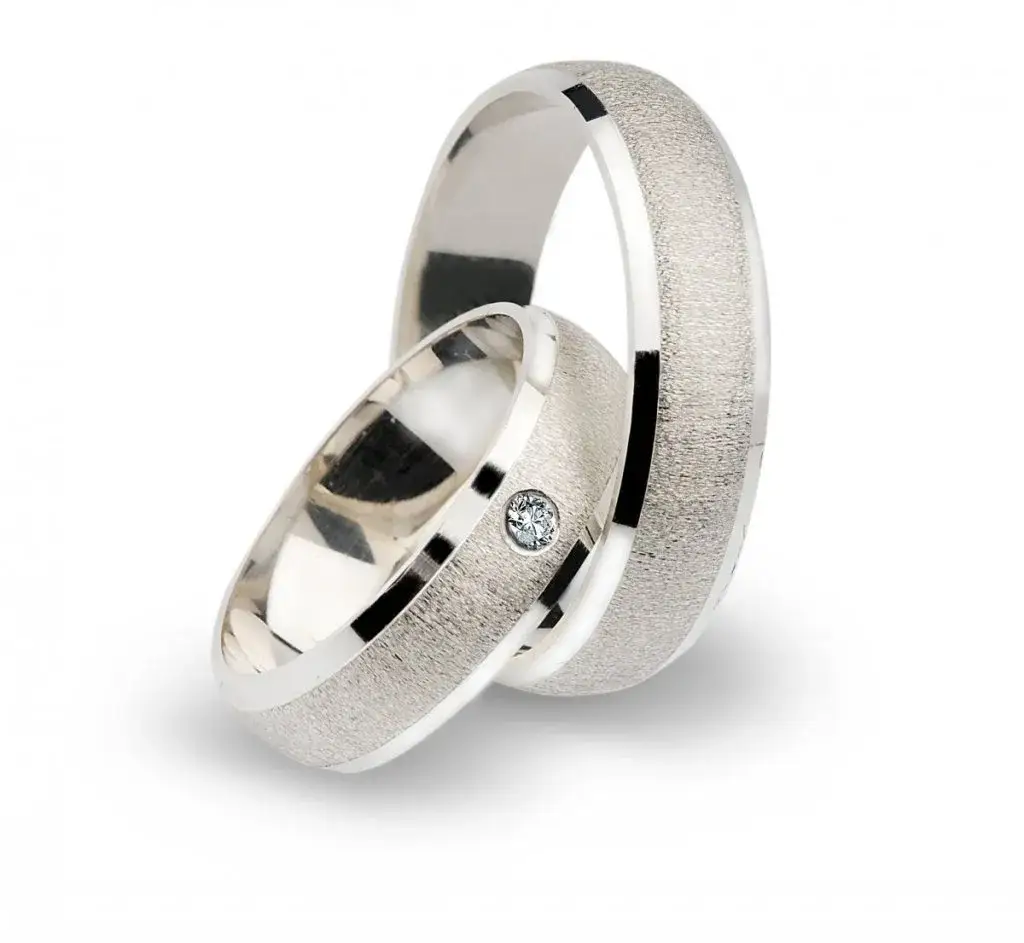 Srebrna obrączka - znaczenie i symbolika w różnych kulturach