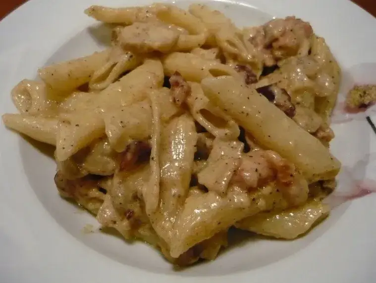 Penne boscaiola - pyszny przepis na makaron z grzybami i boczkiem