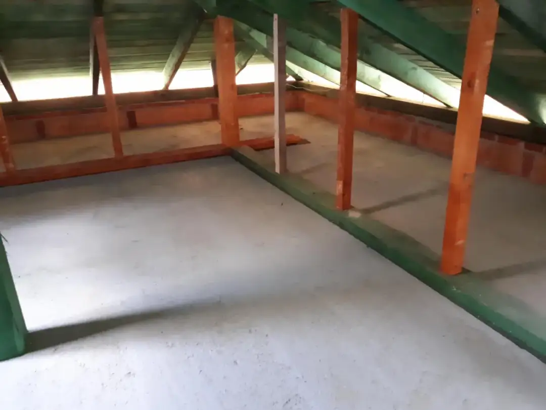 Jaka powinna być grubość ocieplenia na strop - kompletny poradnik 2025