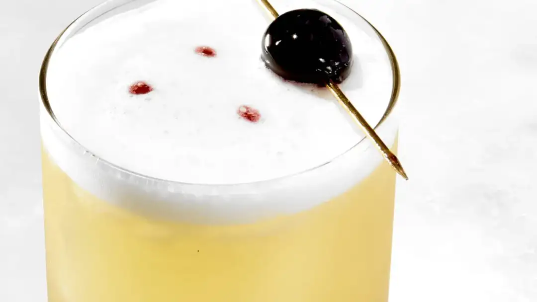 Pyszne drinki sour: odkryj najlepsze przepisy na koktajle