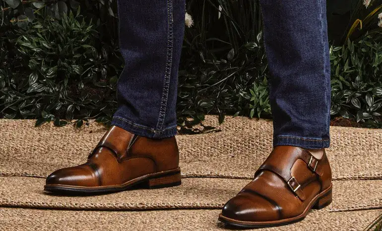 Jak dobrać buty do jeansów męskich: stylowy poradnik doboru obuwia