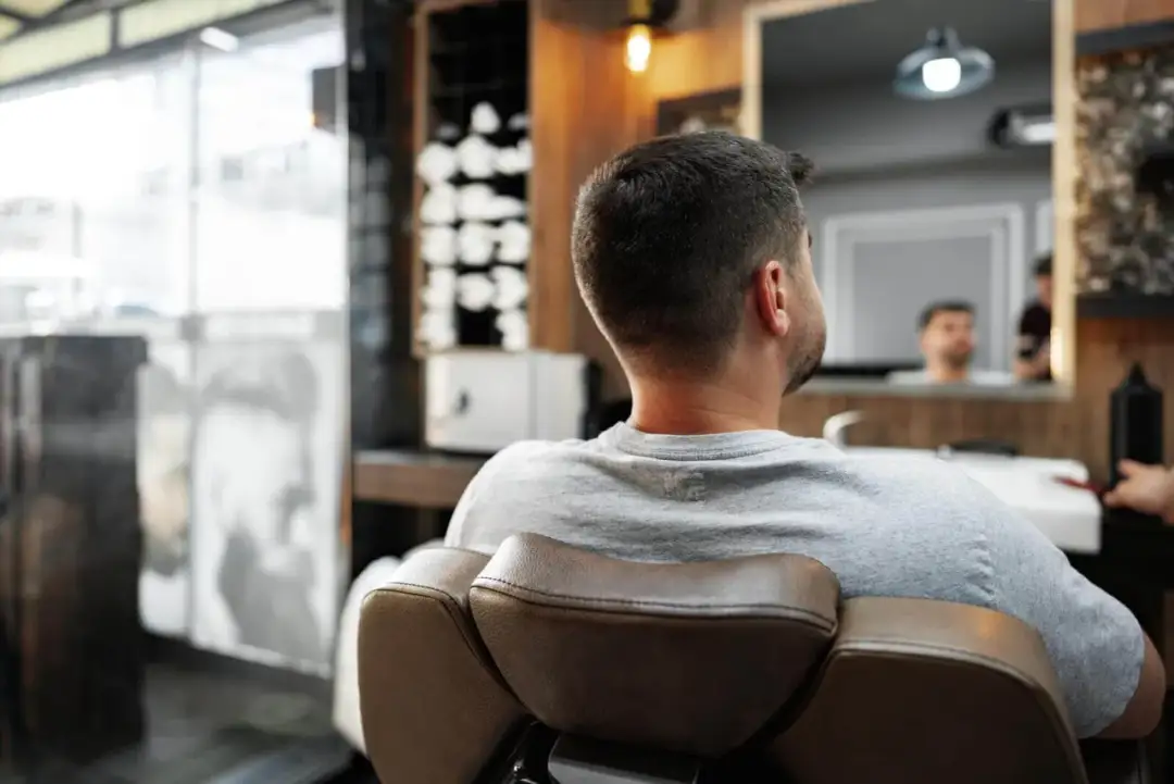 Ile zarabia salon fryzjerski? Poznaj prawdziwe koszty i zyski