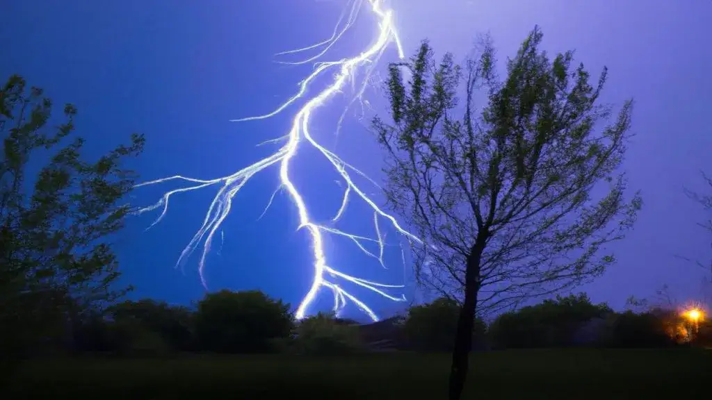 Jak zrobić spektakularne zdjęcia piorunów telefonem - skuteczne porady fotograficzne