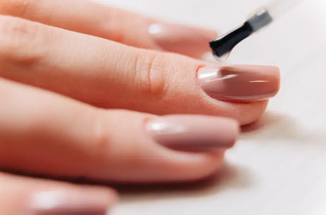 Jak utwardzić paznokcie bez lampy i cieszyć się ich trwałością