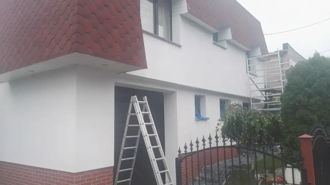 Ile farby na elewacje: Jak uniknąć marnowania materiału i kosztów