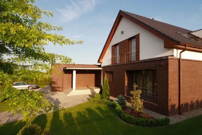 Ile kosztuje tynk na elewację? Poznaj ceny i rodzaje materiałów