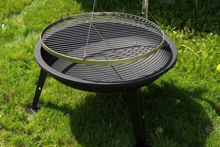 Grill podwieszany: rewolucyjne rozwiązanie dla małych przestrzeni ogrodowych