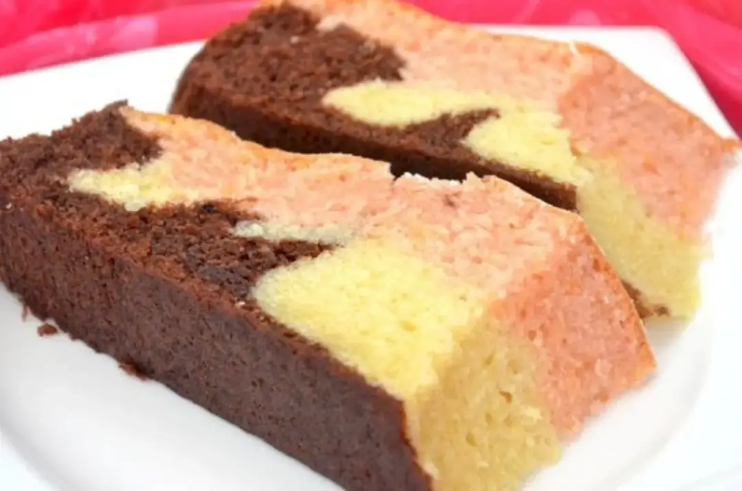 Domowy przepis na ciasto trójkolorowe: jak zrobić krok po kroku [2025]