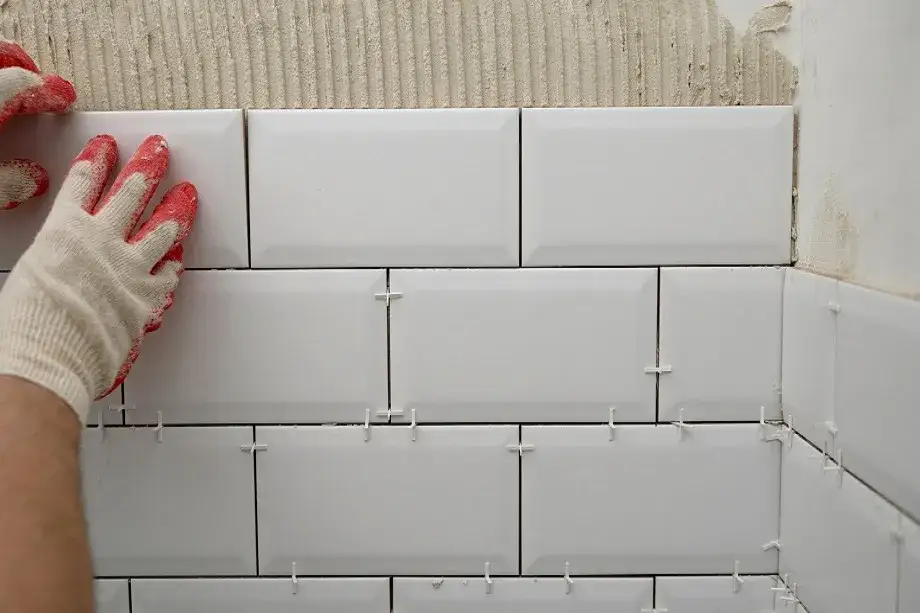 Jak kłaść silikon na kafelki - uniknij najczęstszych błędów
