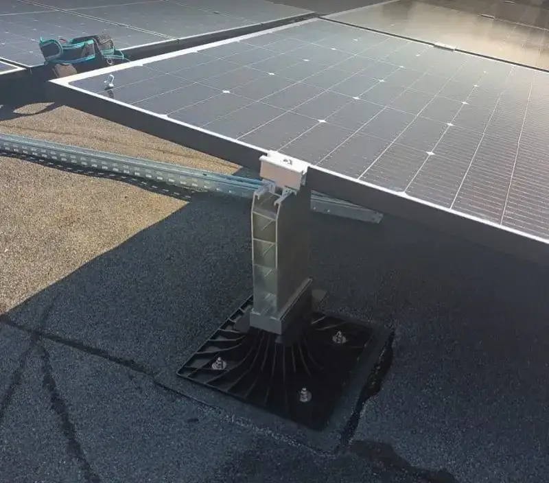 Montaż paneli fotowoltaicznych na papie: skuteczne metody i wskazówki