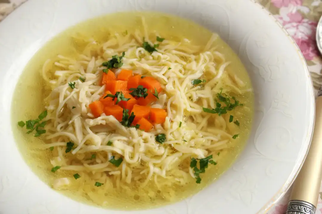 Idealny przepis na rosół wołowo drobiowy, który zachwyci każdego smakosza