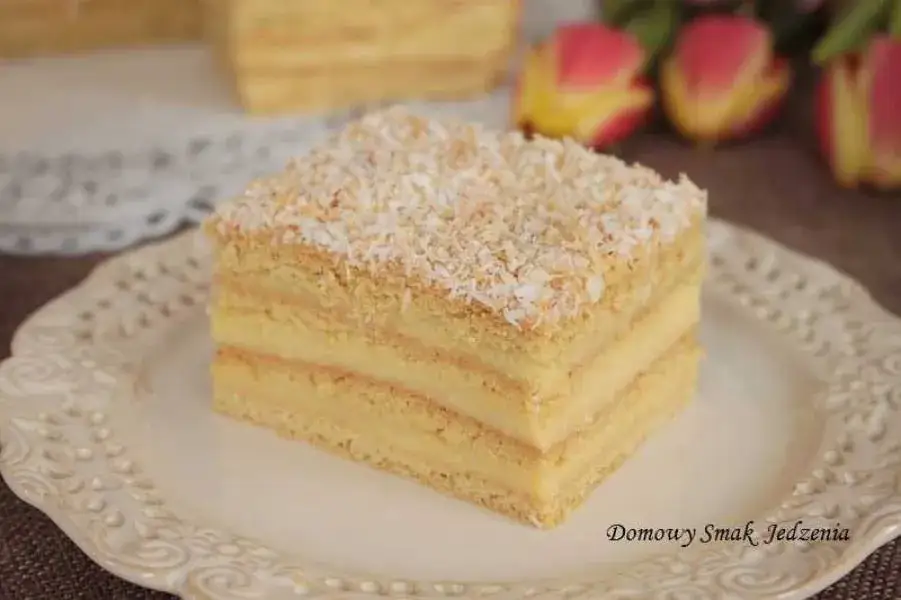 Proste i sprawdzone przepisy na ciasta komunijne, które zachwycą gości