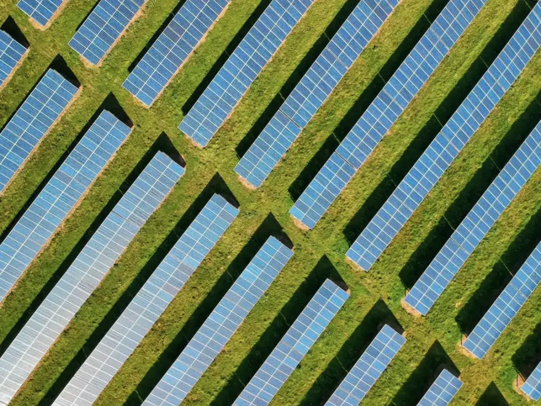 Słoneczna moc bez spiny – twój praktyczny przewodnik po fotowoltaice