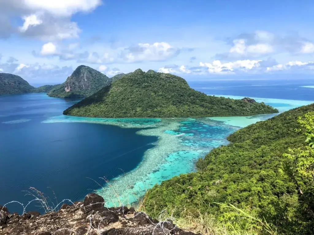 Malezja Borneo: fascynujące atrakcje i cuda natury na wakacje 2025