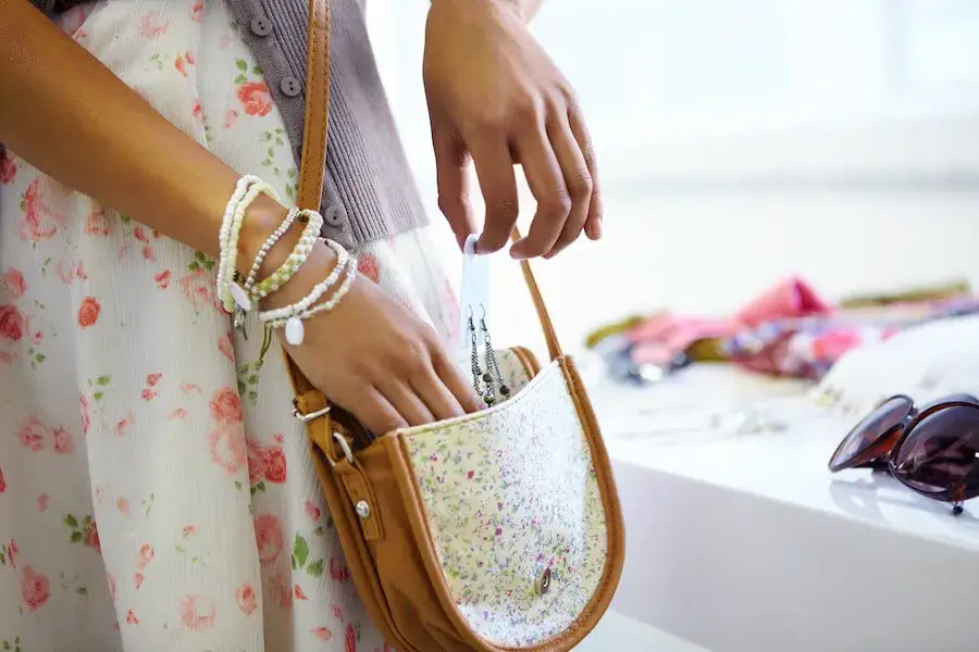 Czy kradzież to grzech ciężki? Odkryj trzy kluczowe kryteria oceny