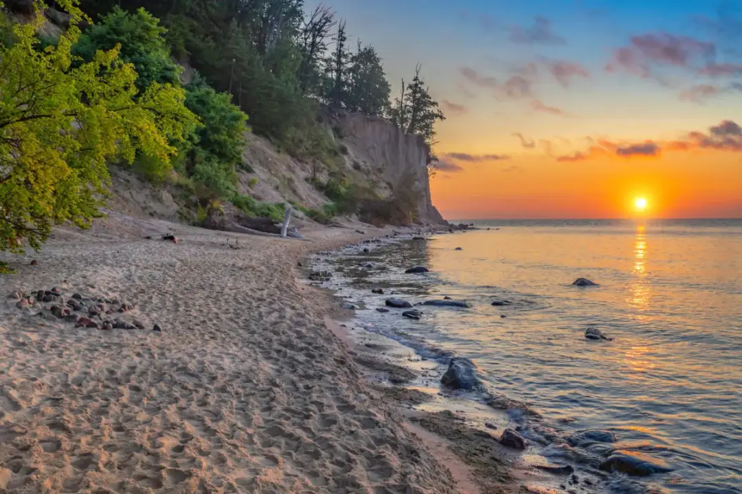Gdzie nad Bałtykiem we wrześniu? Najlepsze miejsca na relaks i przygodę