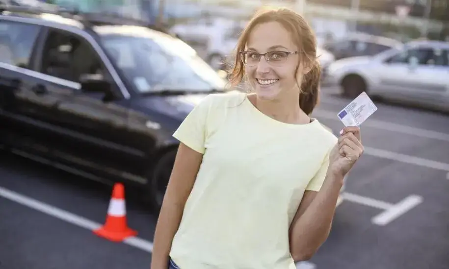 Czy osoby niesłyszące mogą mieć prawo jazdy? Ograniczenia i wymagania