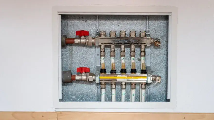 Jak podłączyć rozdzielacz do grzejników - uniknij najczęstszych błędów
