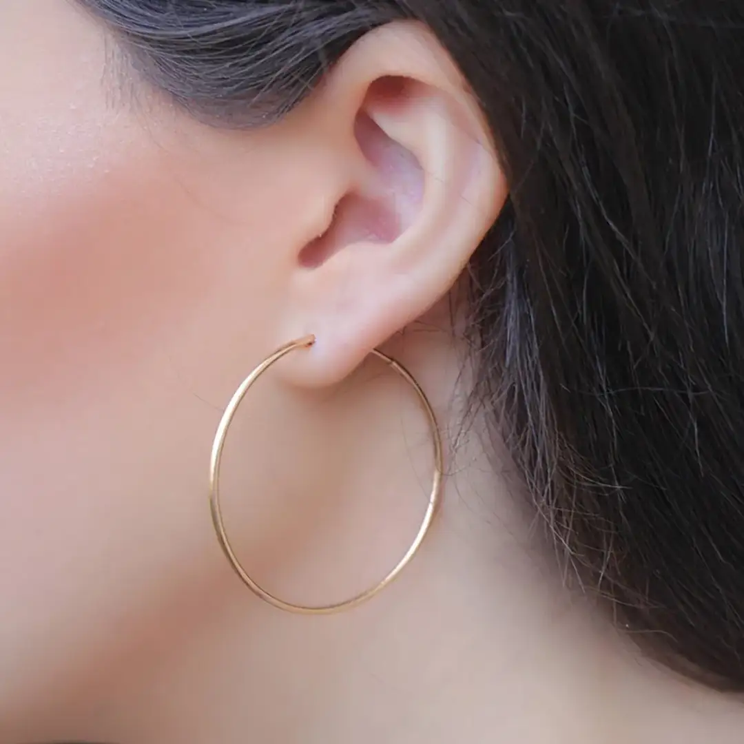 Kolczyki koła: hit czy kit? Opinie i trendy w modzie damskiej