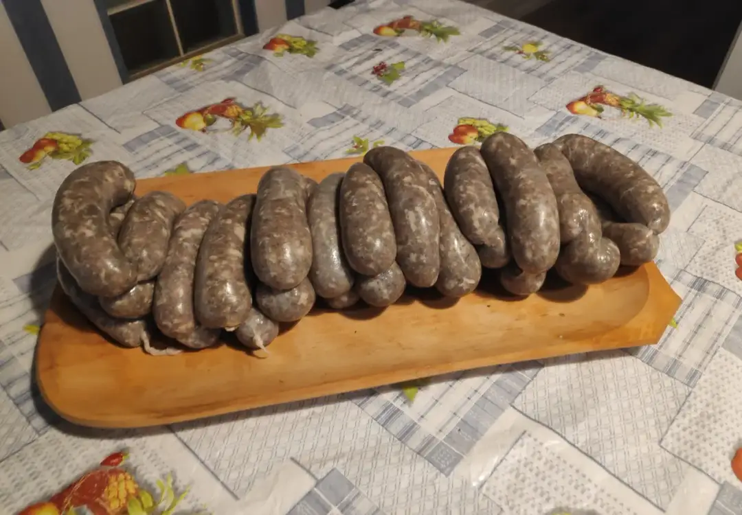 Biała kiełbasa jak zrobić - prosta receptura na domowe smaki