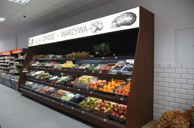 Regały warzywne: jak wybrać najlepsze dla Twojego sklepu?