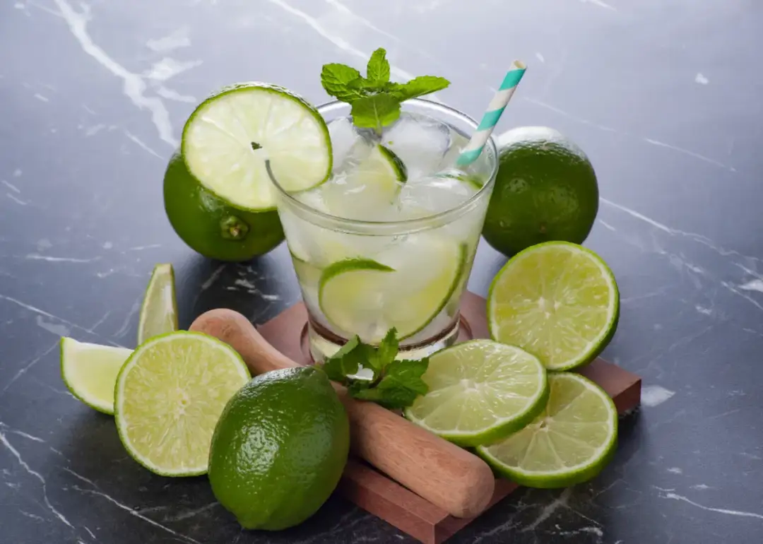 Caipirinha drink: prosty przepis na orzeźwiający koktajl z cachaça
