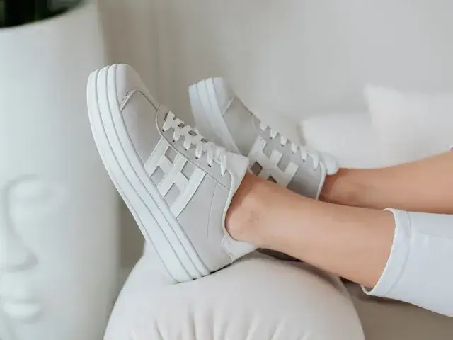 Sneakersy damskie na platformie: połączenie stylu i komfortu