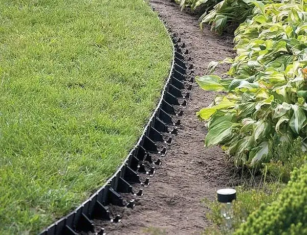 Jakie obrzeża do ogrodu wybrać, aby poprawić estetykę i funkcjonalność?