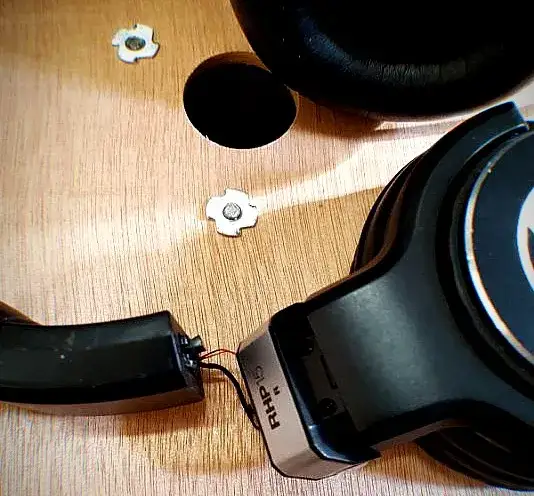 Ile kosztuje naprawa słuchawek bezprzewodowych? Ceny, które zaskakują