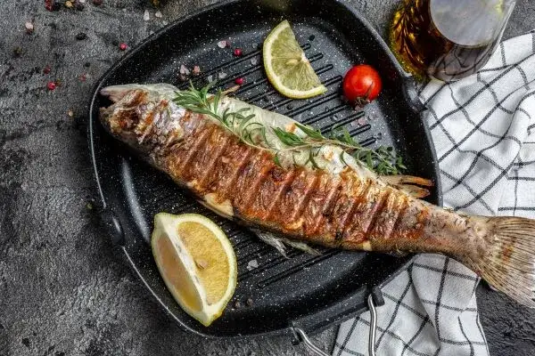 Jak długo smażyć pstrąga na patelni: 5 sprawdzonych zasad perfekcyjnej ryby