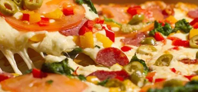 Jak powstała pizza - fascynująca historia i kulinarne tradycje Jak powstała pizza - fascynująca historia i kulinarne tradycje