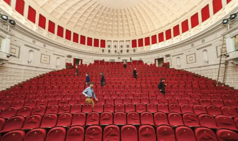 Teatr Komedia Poznań: Repertuar, Bilety i Informacje 2025