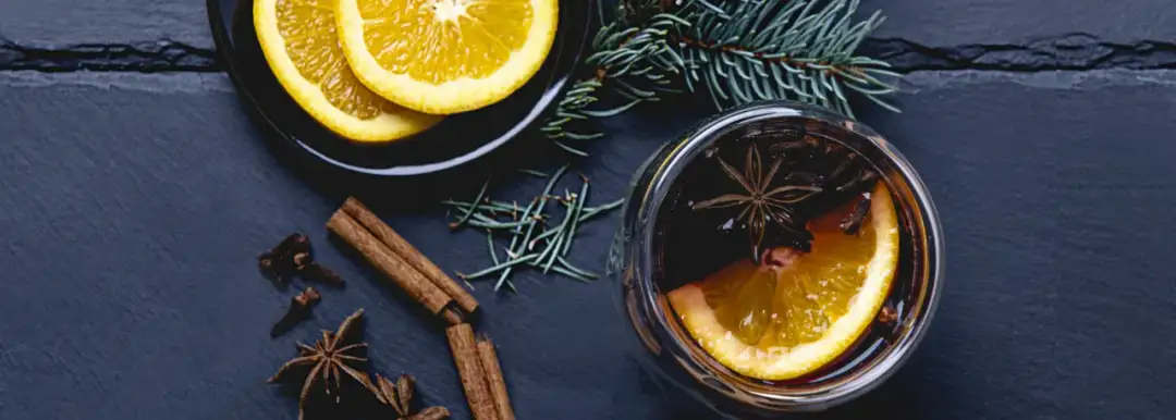 W czym podać grzańca, by zachwycić gości i podkreślić smak?