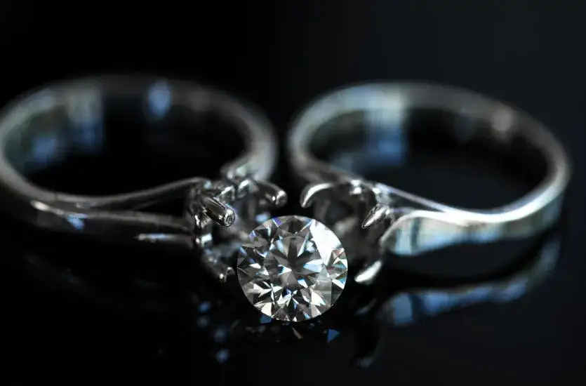 Jaką próbę złota wybrać na obrączki? Porównanie i zalety