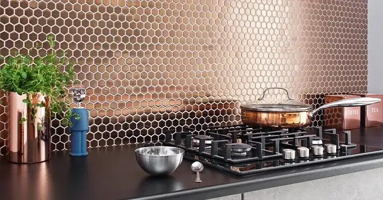 Co nad blatem w kuchni? Najlepsze materiały i pomysły na aranżację