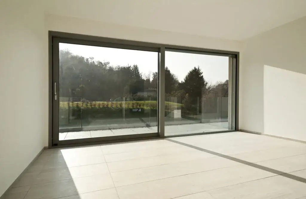 Okna HS czy HST - co wybrać? Porównanie zalet i wad systemów