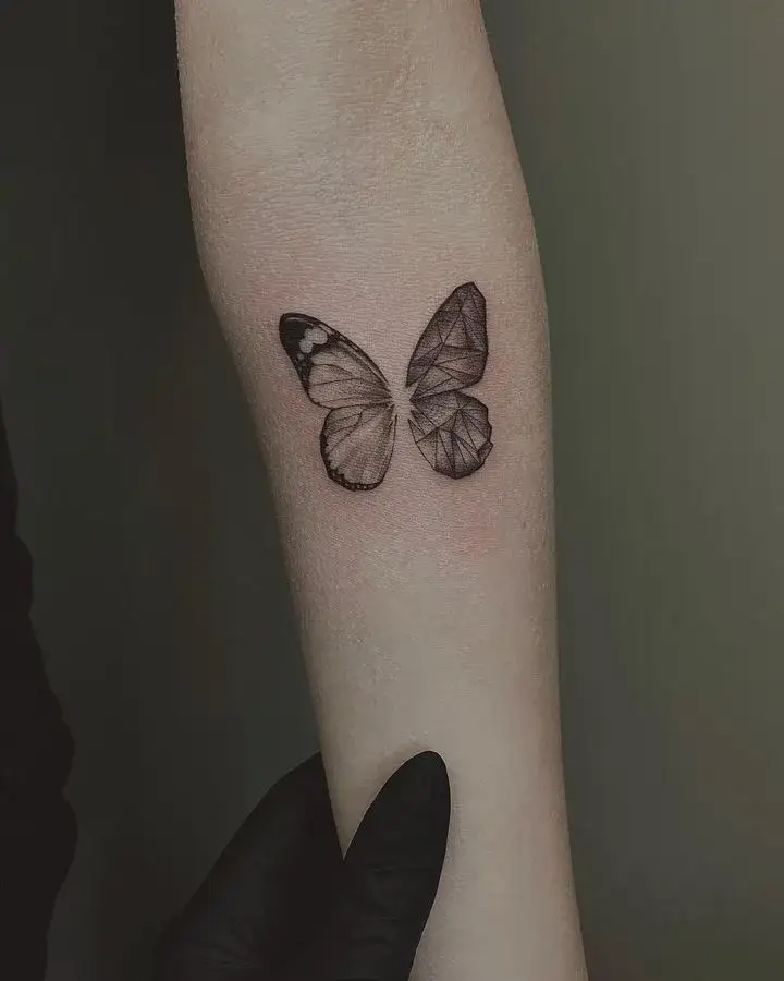 Motyl znaczenie tatuażu – symbolika, emocje i inspiracje dla Twojego wzoru