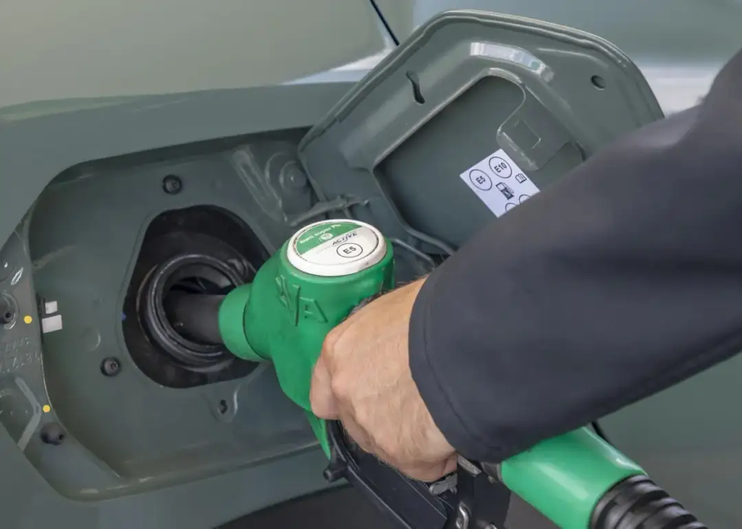 Benzyna E10 do jakich samochodów? Sprawdź, czy Twój pojazd jest kompatybilny