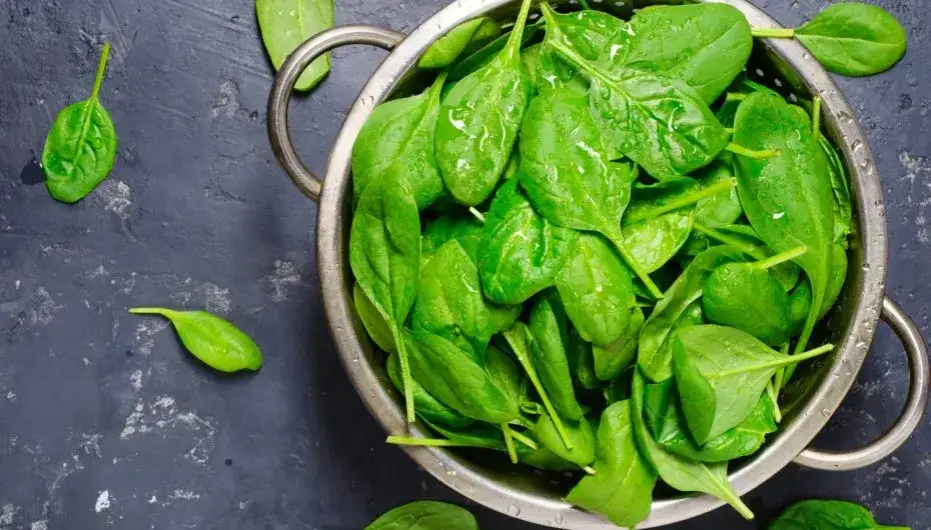 Jak przyrządzić szpinak dietetycznie, by zachować jego wartości odżywcze